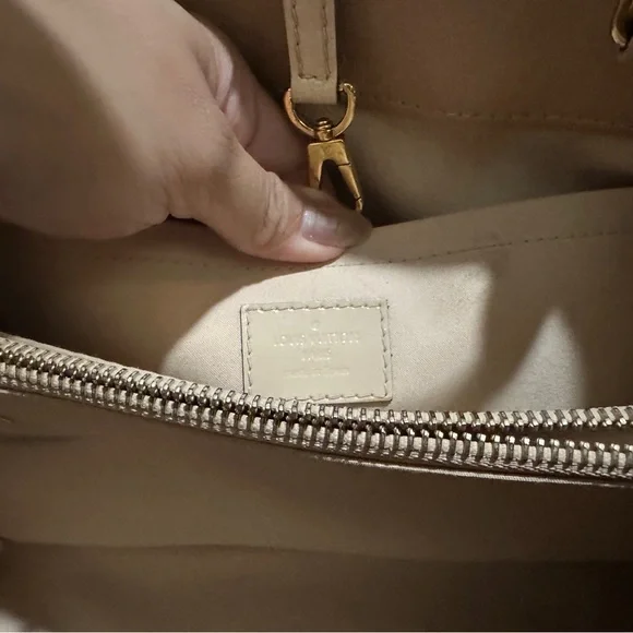 Louis Vuitton Monogram Vernis Montaigne - Patent Leather - Picture 10 of 13